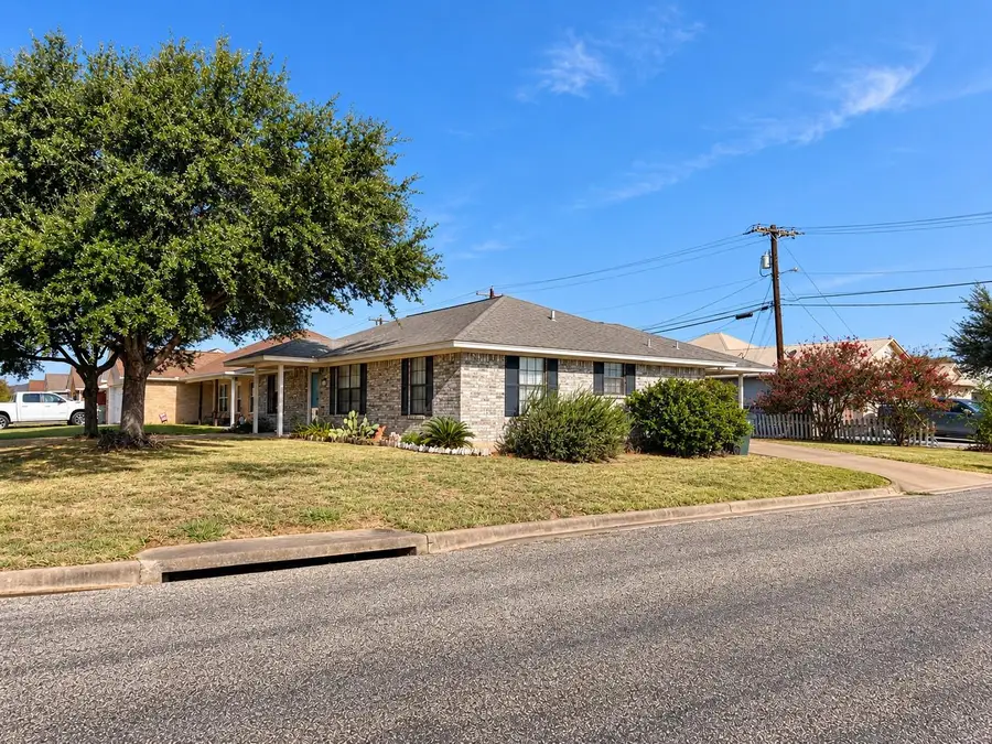 111 Larabie Cv, Giddings, TX 78942 - #2