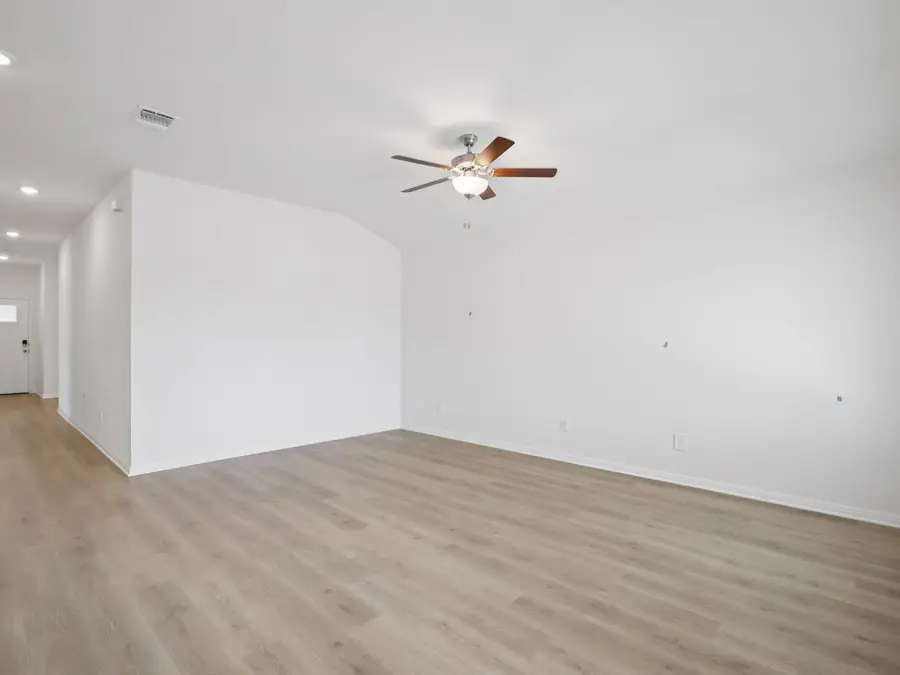 801 Universal Dr, Hutto, TX 78634 - #3