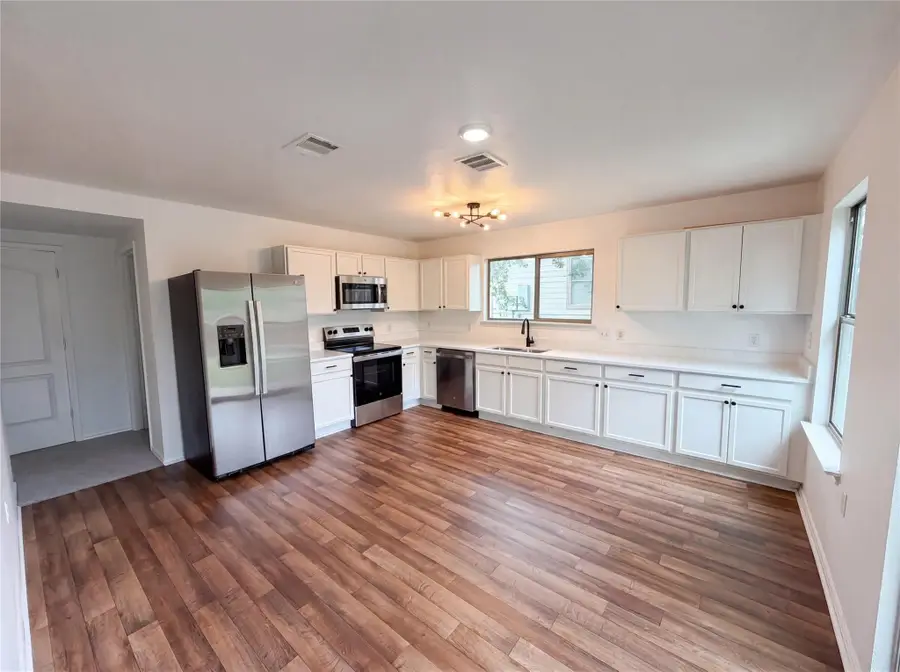 5406 S Hearsey Dr, Austin, TX 78744 - #2