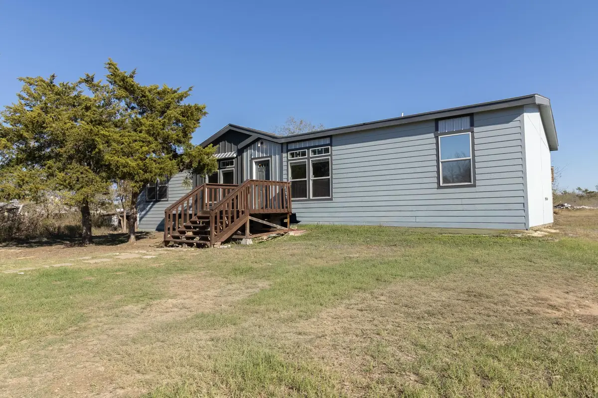 425 High View Ranch Dr, Cedar Creek, TX 78612 - Image #1