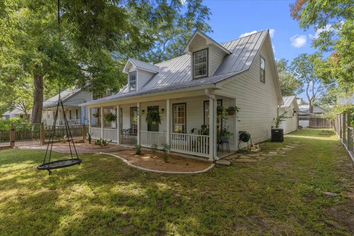 904 Spring St, Bastrop, TX 78602 - #1
