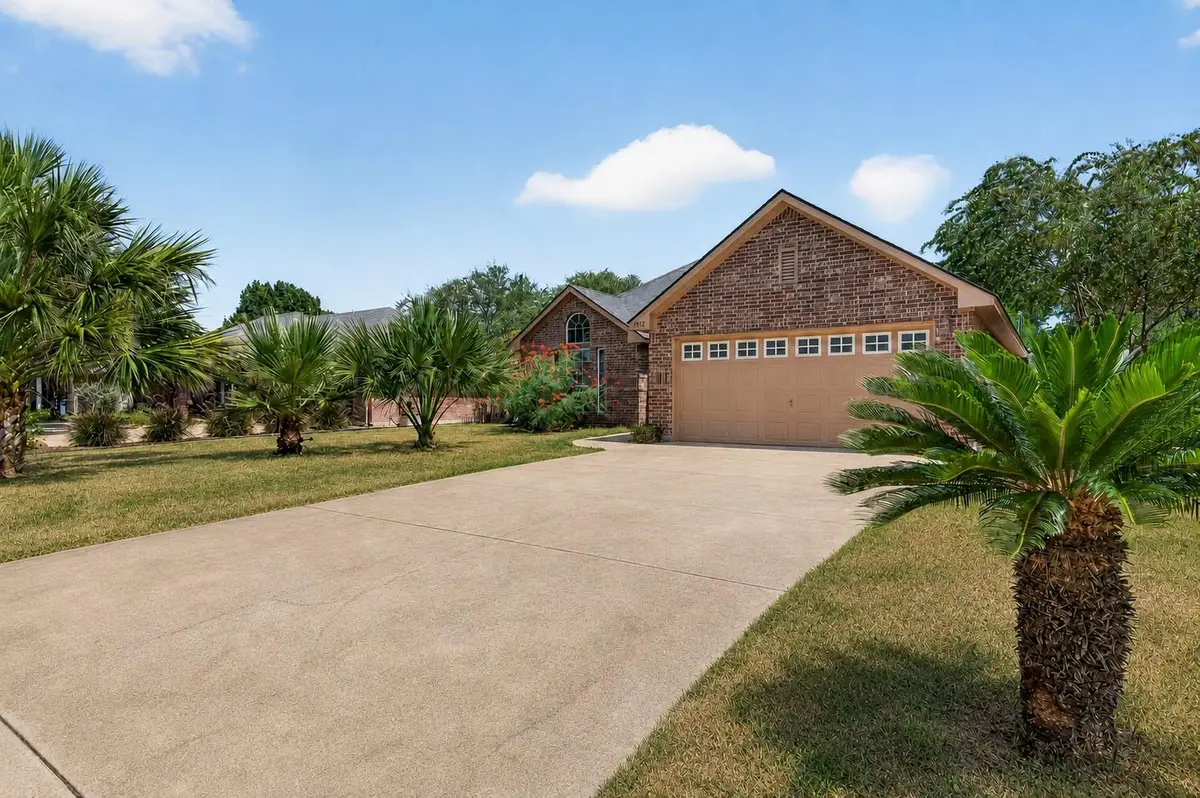 1512 Shadow Walk, Lockhart, TX 78644 - #1