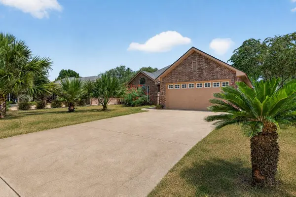 1512 Shadow Walk, Lockhart, TX 78644