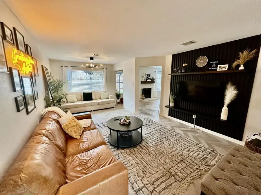 12906 Humphrey Dr, Austin, TX 78729 - Image #3