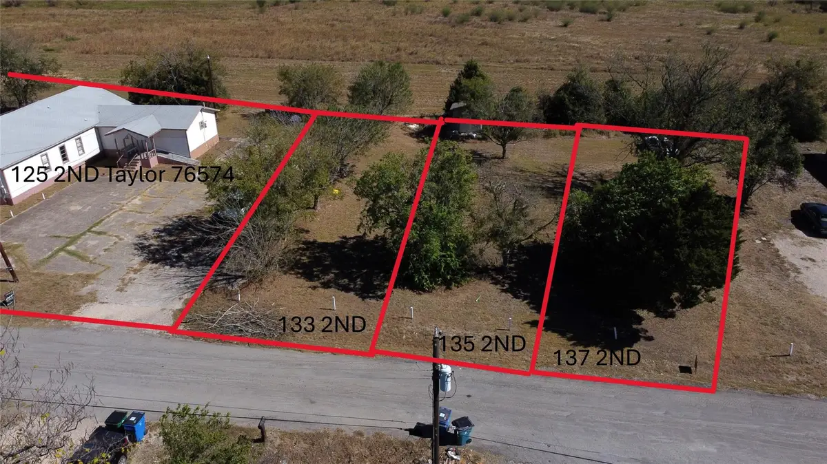 135 2nd Ave, Taylor, TX 76574 - #1