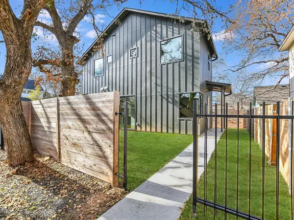 706 Valdez St #2, Austin, TX 78741