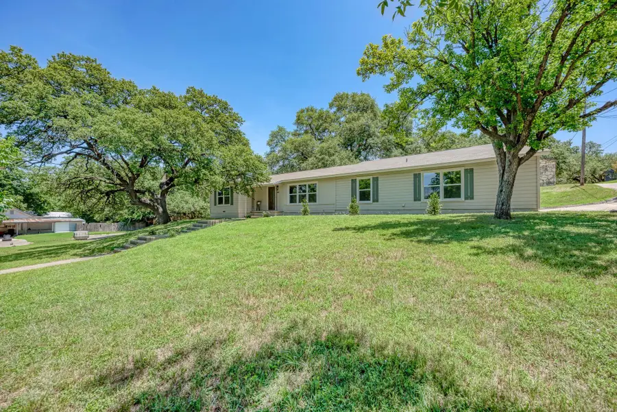 502 W Avenue A, Lampasas, TX 76550 - #2