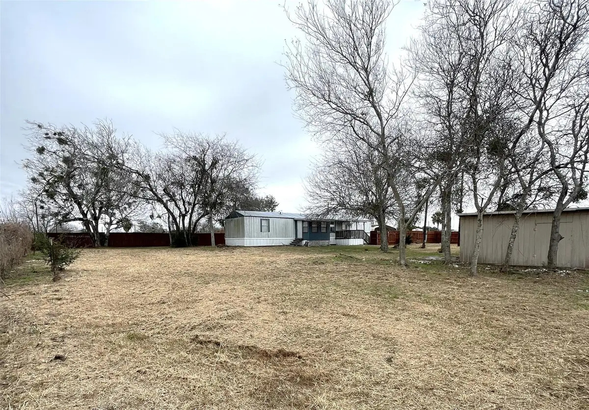 104 S Peach St, Seadrift, TX 77983 - Image #1