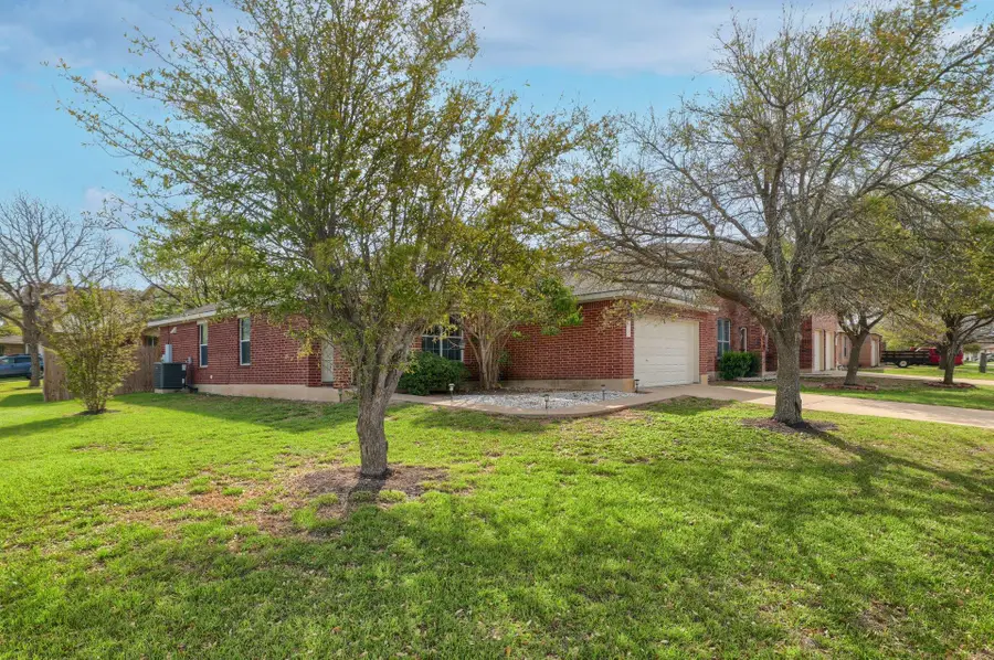 1002 W South St, Leander, TX 78641 - #3