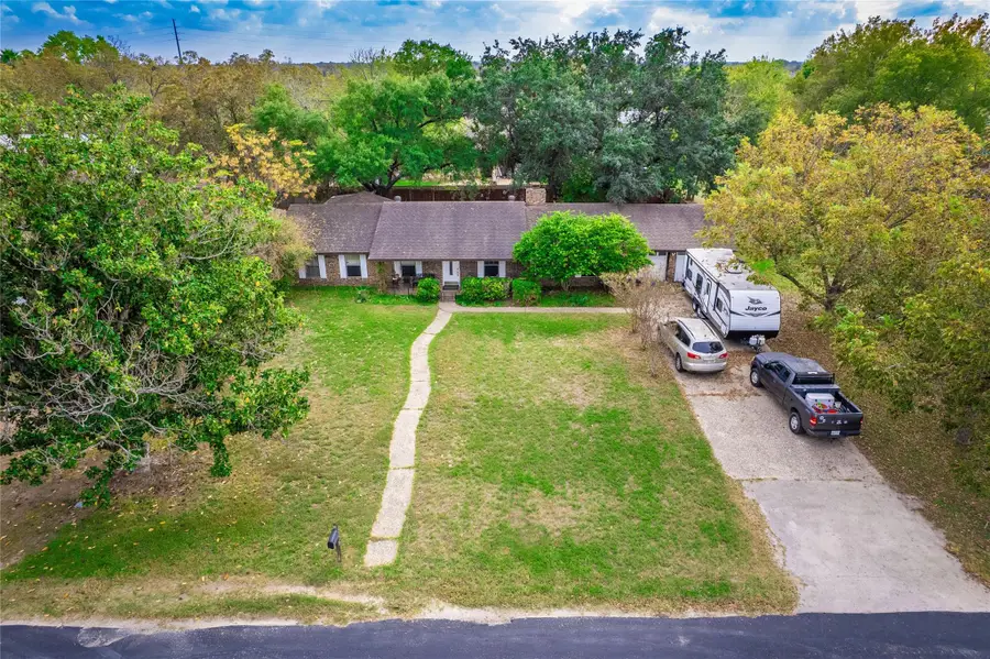 112 Hasler St, Bastrop, TX 78602 - Image #2
