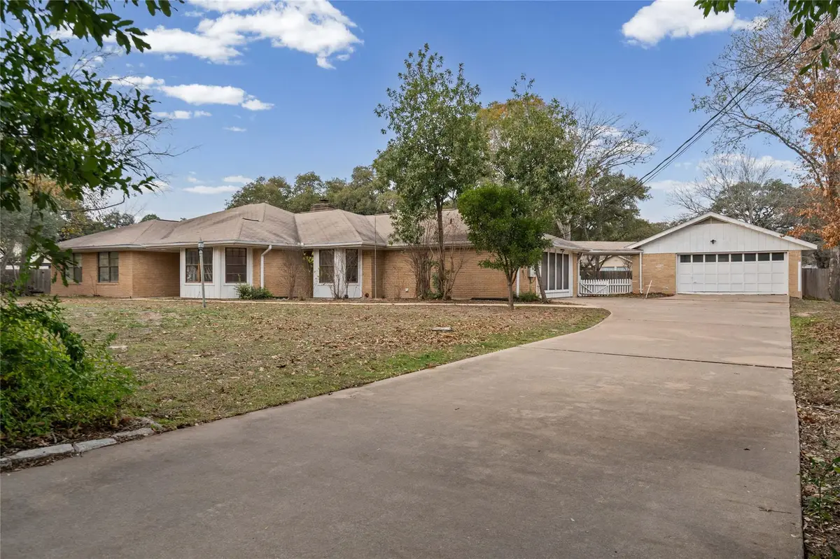 304 Live Oak Dr, Mountain City, TX 78610 - #1