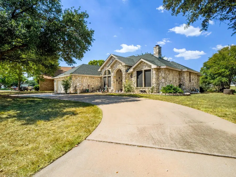 120 Meadowlakes Dr, Meadowlakes, TX 78654 - Image #2