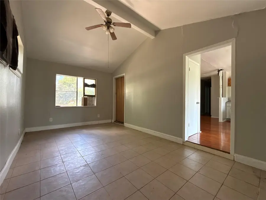 7323 Walnut Valley Dr, San Antonio, TX 78242 - #3