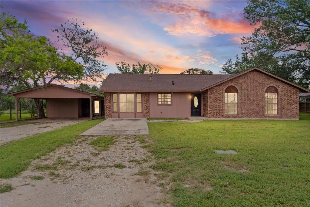 650 W Austin Rd, Luling, TX 78648 - #1