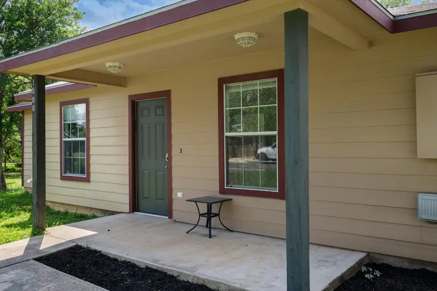 1500 Clyde St, San Marcos, TX 78666 - #2