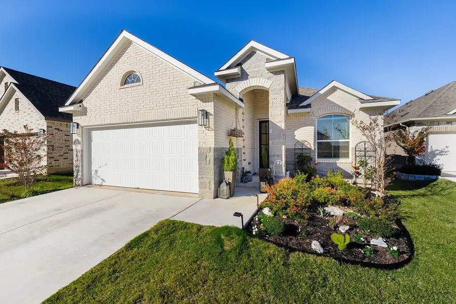 972 Leaning Oak Ln, Georgetown, TX 78628 - Image #2