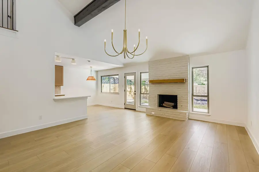 10407 Robinwood Cir, Austin, TX 78758 - Image #2