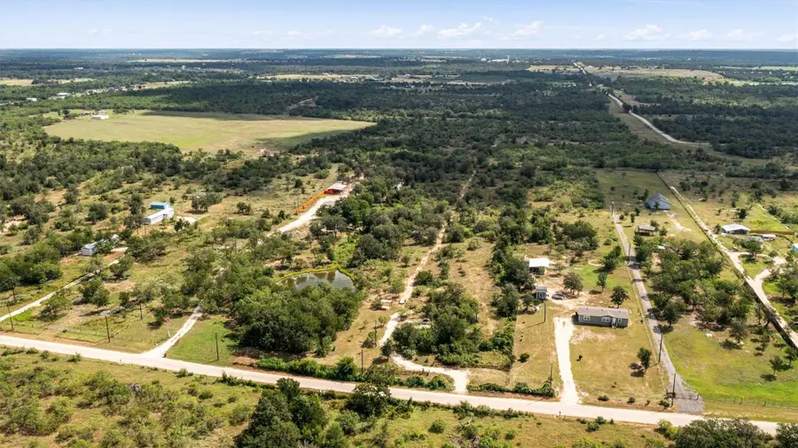 1411 Bugtussle Ln, Luling, TX 78648 - #2