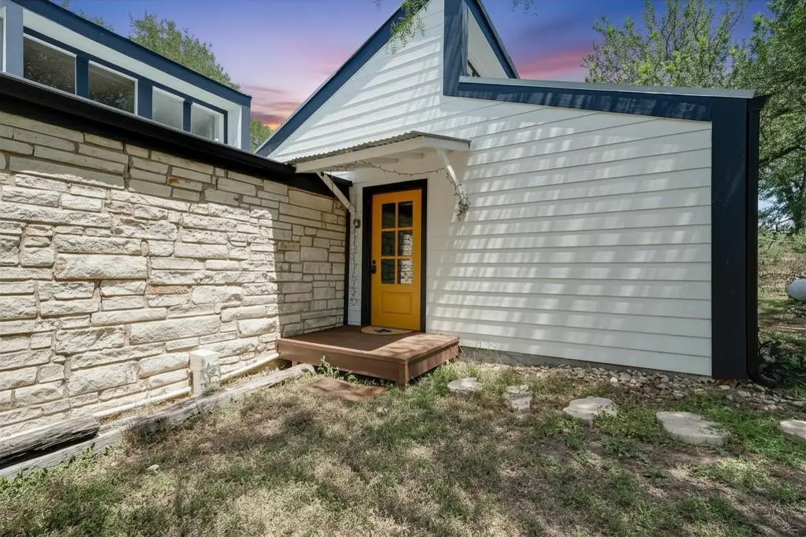 150 Lakeview Dr, Del Valle, TX 78617 - #1
