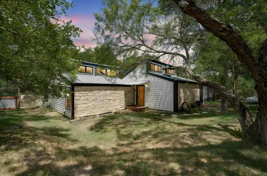 150 Lakeview Dr, Del Valle, TX 78617 - #2