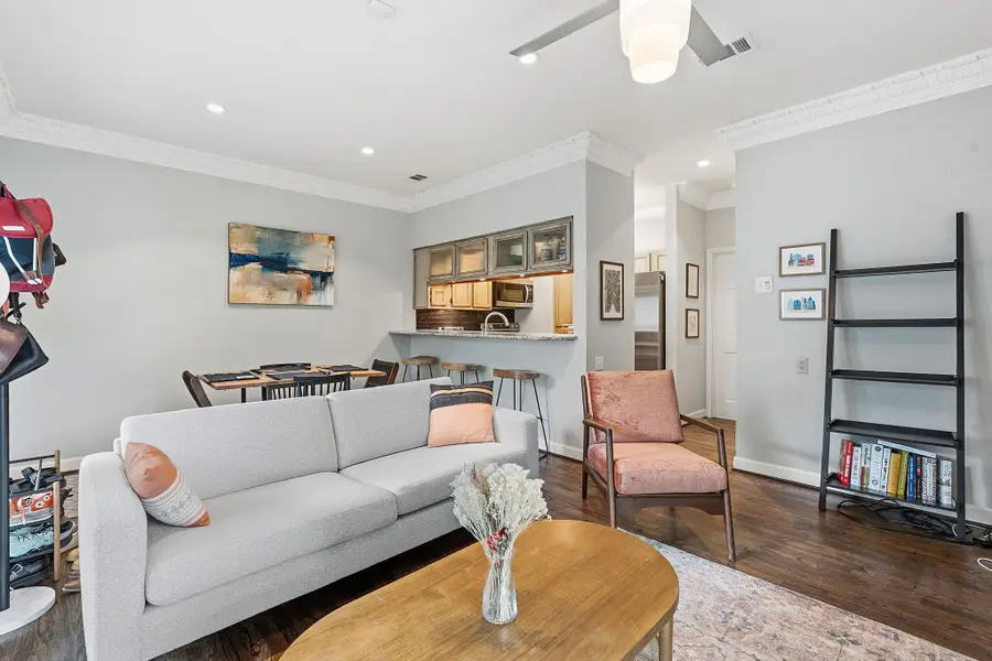 802 S 1st St #202, Austin, TX 78704 - #3