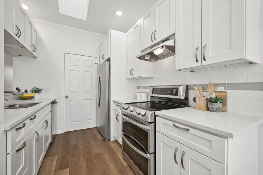 6501 Columbia Oaks Ct #D8, Austin, TX 78759 - Image #2