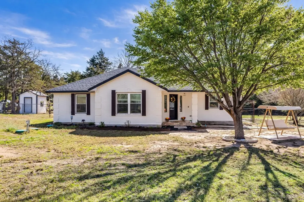 137 W Oak Dr, Cedar Creek, TX 78612 - #1