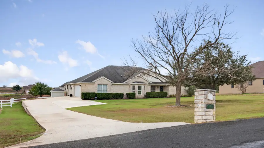 111 Lookout Cir, Hutto, TX 78634 - Image #2