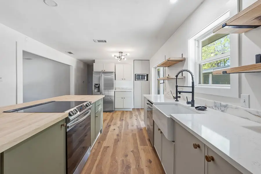 1307 Aspen St, Lockhart, TX 78644 - #2