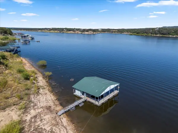 24736 Travis Lakeside Cv, Spicewood, TX 78669