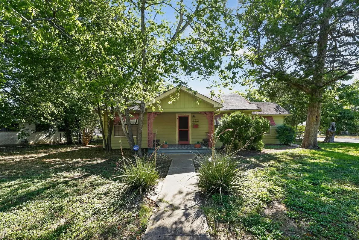 316 Guadalupe St, Lockhart, TX 78644 - #1