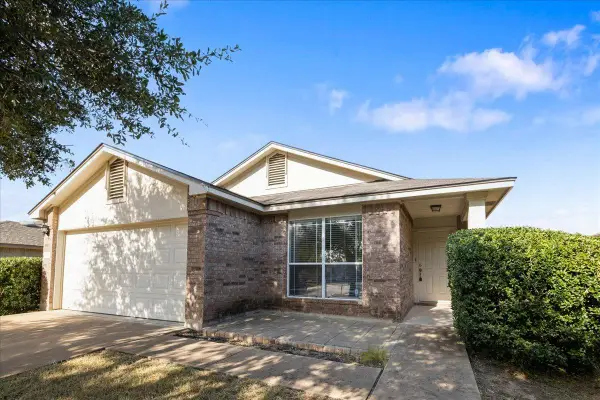 1118 Remington Dr, Leander, TX 78641