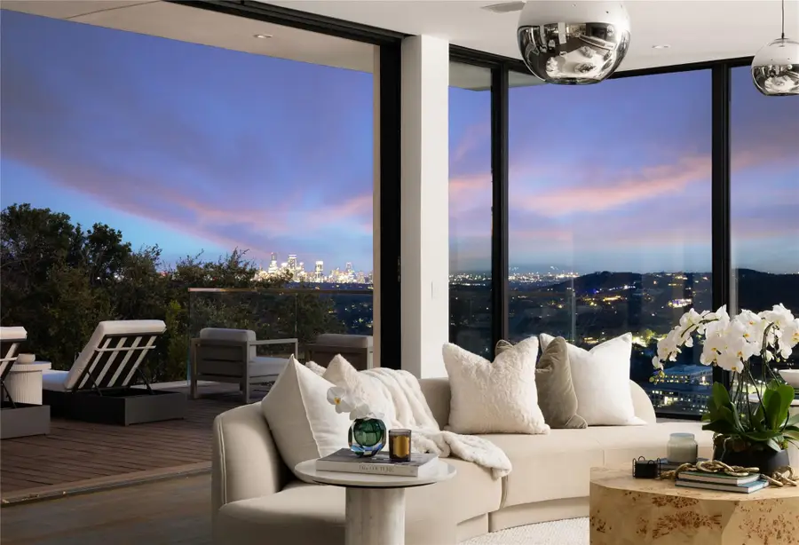 6607 W Courtyard Dr, Austin, TX 78730 - #2