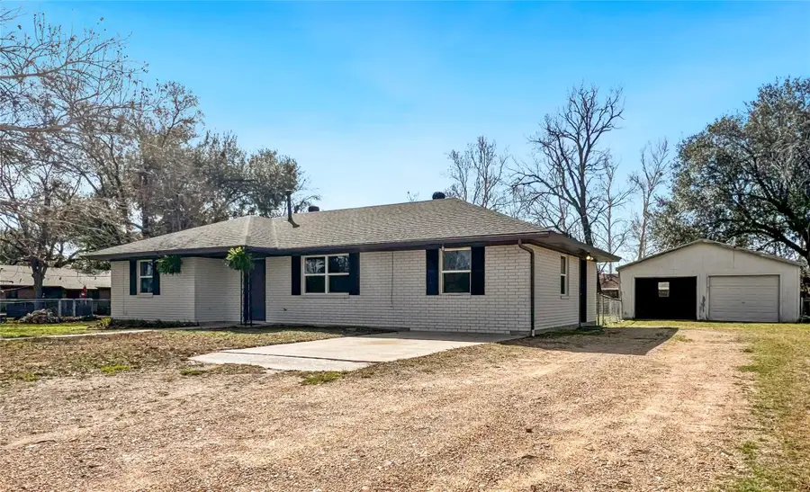 803 W 25th St, Cameron, TX 76520 - #2
