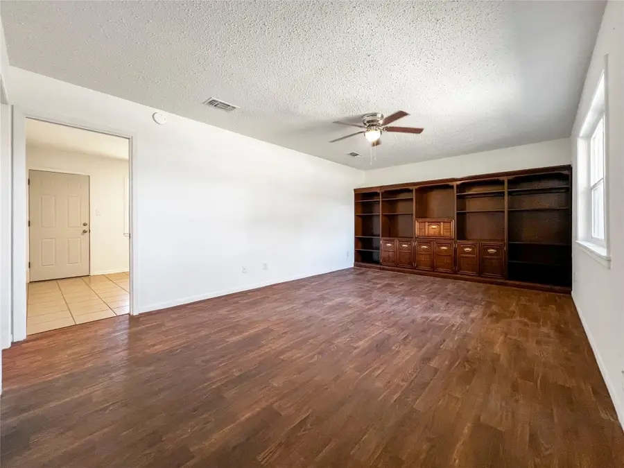 803 W 25th St, Cameron, TX 76520 - #3