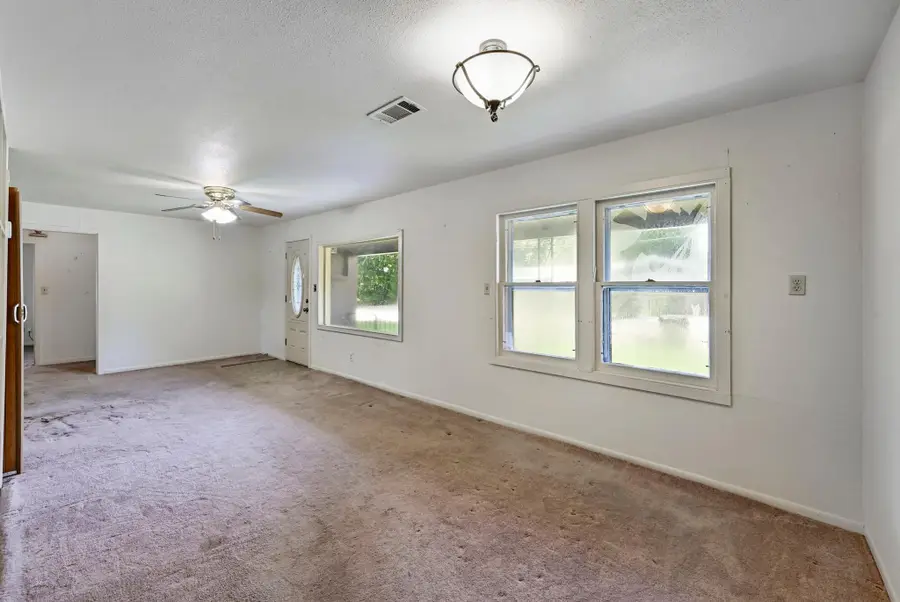 200 E Tate St, Burnet, TX 78611 - #3