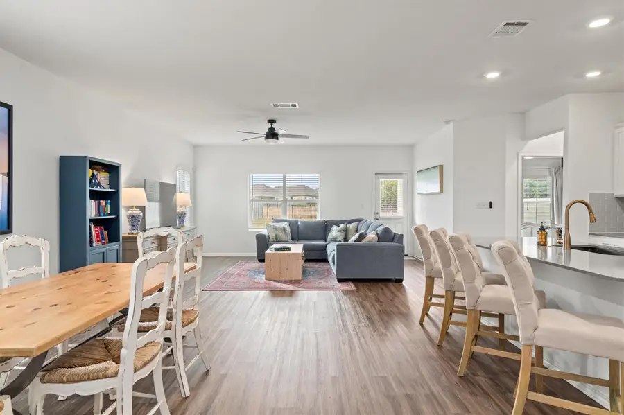 424 Wolf Springs Rd, Georgetown, TX 78628 - Image #2