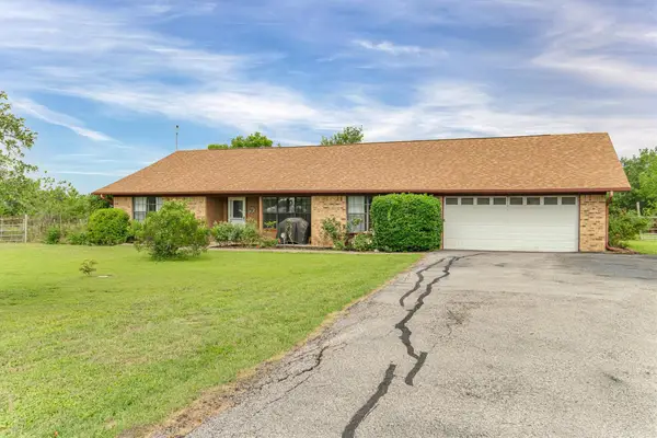 12800 Quarterhorse Dr, Elgin, TX 78621