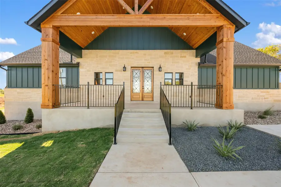 269 Brenham St, McDade, TX 78650 - Image #2