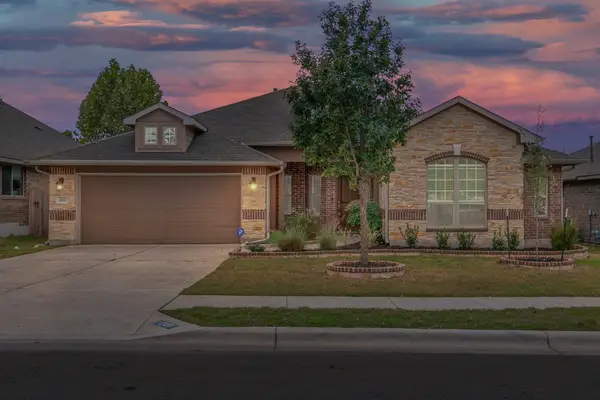 201 Loch Lomond St, Hutto, TX 78634