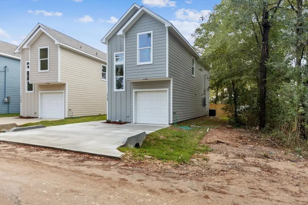 10180 Barberry St, Willis, TX 77318 - #1