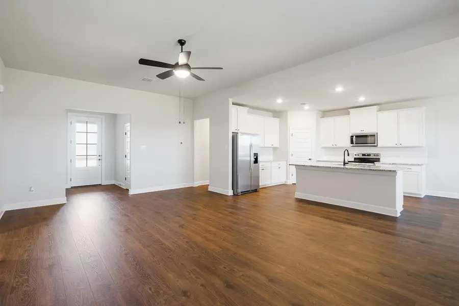 517 W Luna Blue Ln, Jarrell, TX 76537 - #3