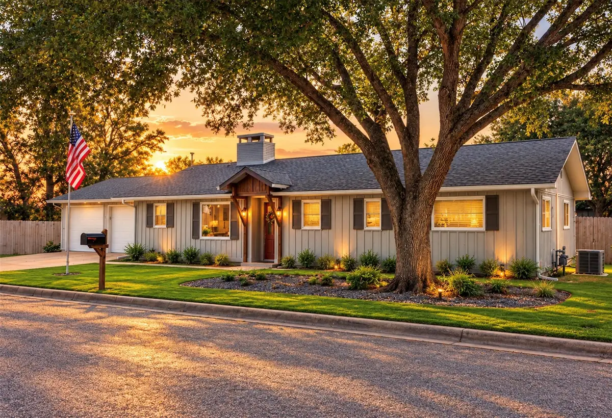 364 Woodland Ave, Giddings, TX 78942 - #1