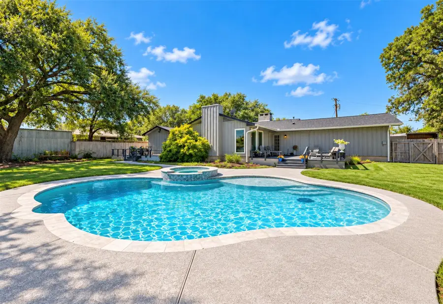 364 Woodland Ave, Giddings, TX 78942 - #2