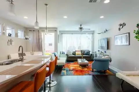 807 E 16th St #A, Austin, TX 78702 - Image #2