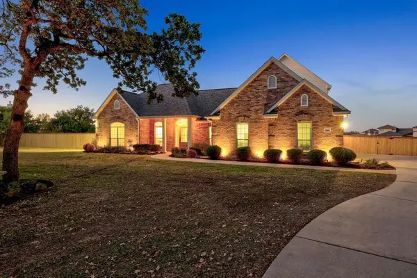 116 Oak Plaza Dr, Georgetown, TX 78628