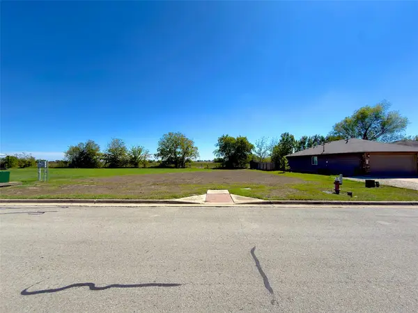 434 Thunderstorm Ave, Lockhart, TX 78644