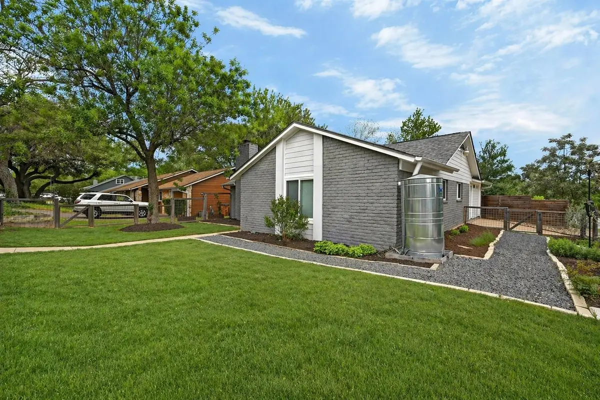 6606 Woodhue Dr, Austin, TX 78745 - #1