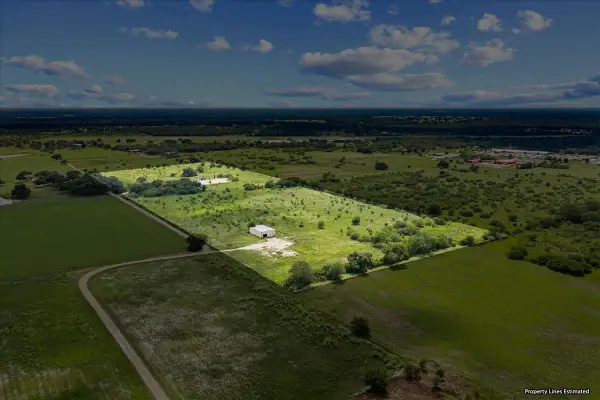 399 Prune Rd, La Grange, TX 78945