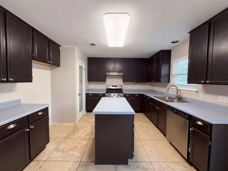 1722 Woods Blvd, Round Rock, TX 78681 - #2